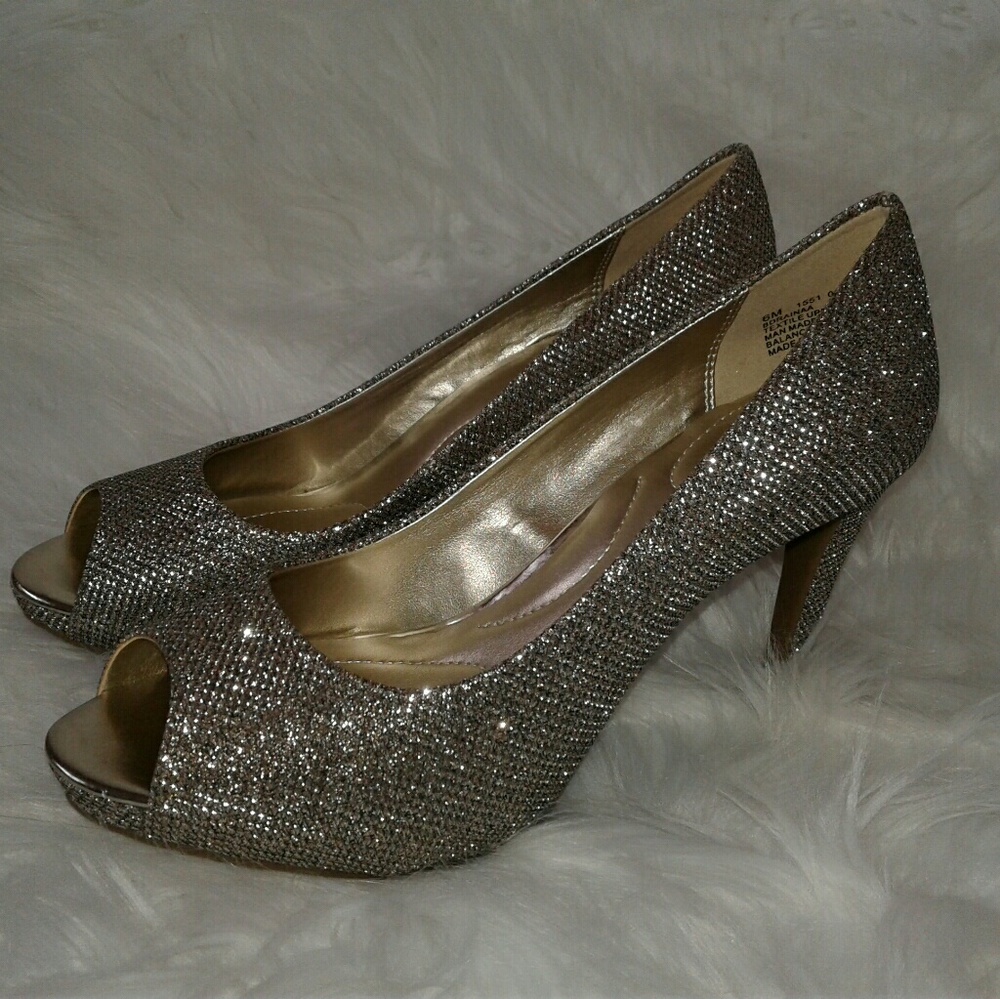 Bandolino peep toe